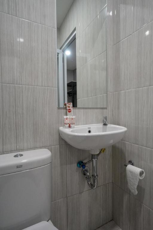 פאלמבאנג Oyo 568 Rajawali Homestay מראה חיצוני תמונה